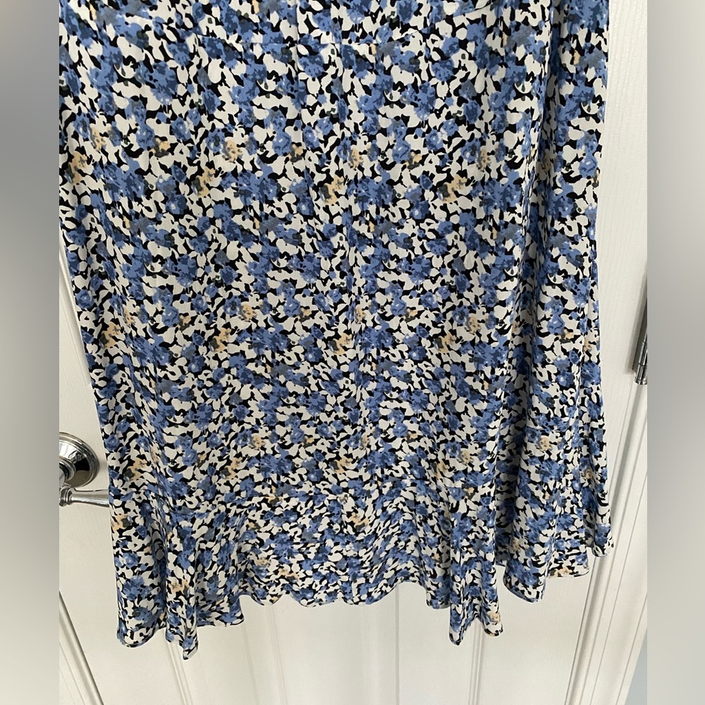 NWOT West of Melrose Tilly’s Blue Ditsy Floral Midi Skirt size small - Picture 8 of 16